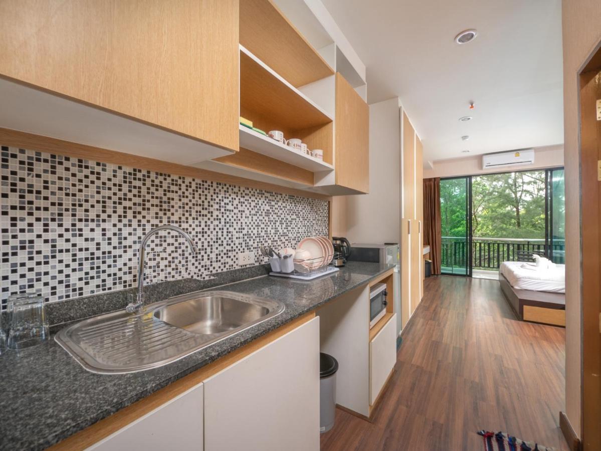 Naithon Beachfront Condotel Екстер'єр фото