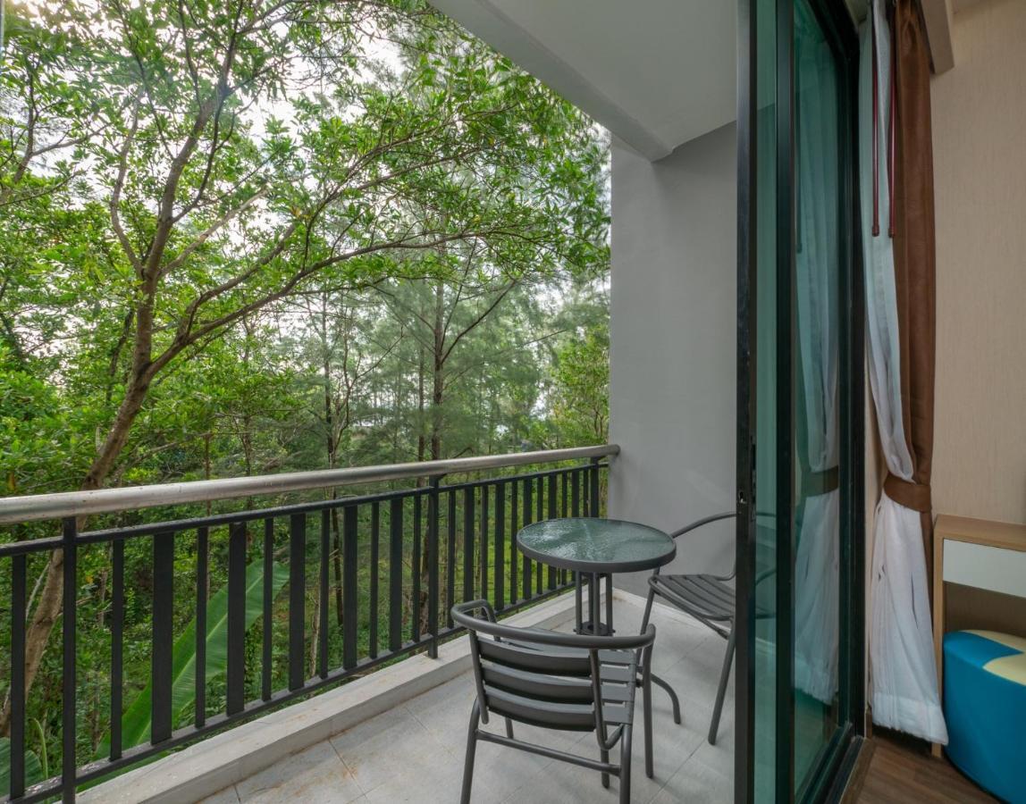 Naithon Beachfront Condotel Екстер'єр фото