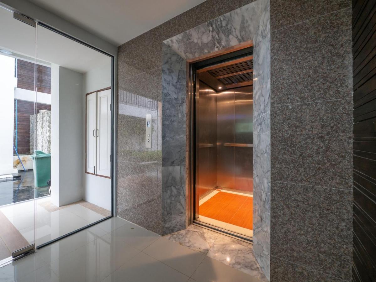 Naithon Beachfront Condotel Екстер'єр фото