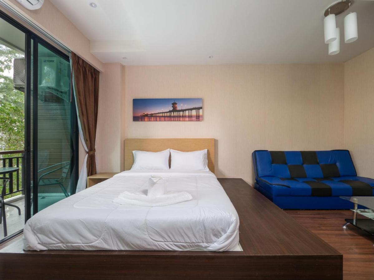 Naithon Beachfront Condotel Екстер'єр фото