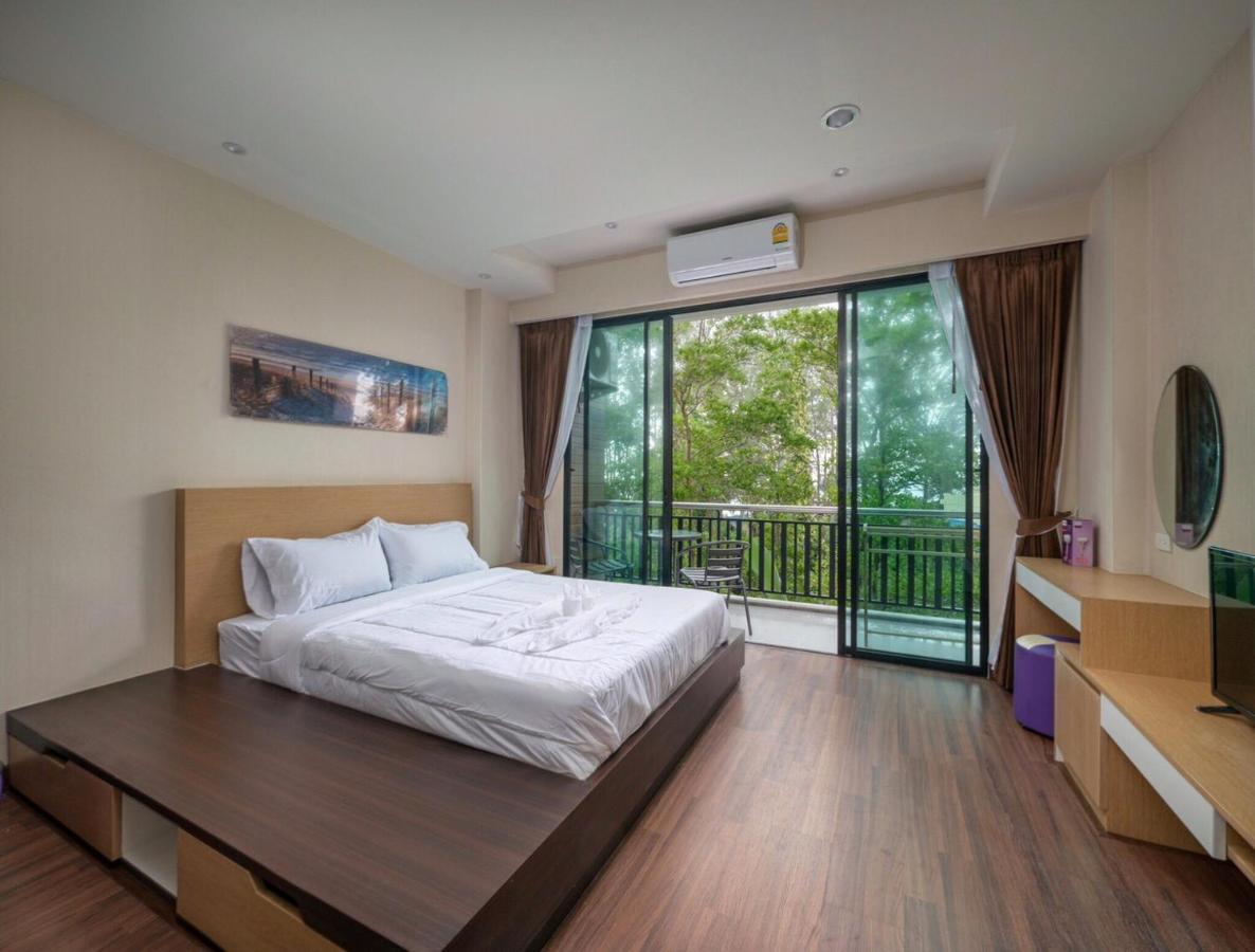 Naithon Beachfront Condotel Екстер'єр фото